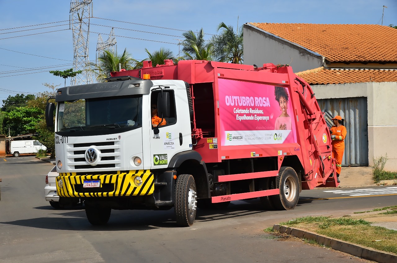 Prefeitura Municipal de Aparecida de Goiânia Aparecida usa caminhão