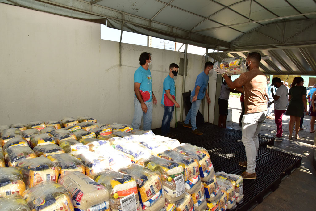 Empresários aparecidenses se juntam e doam alimentos para Assistência Social de Aparecida