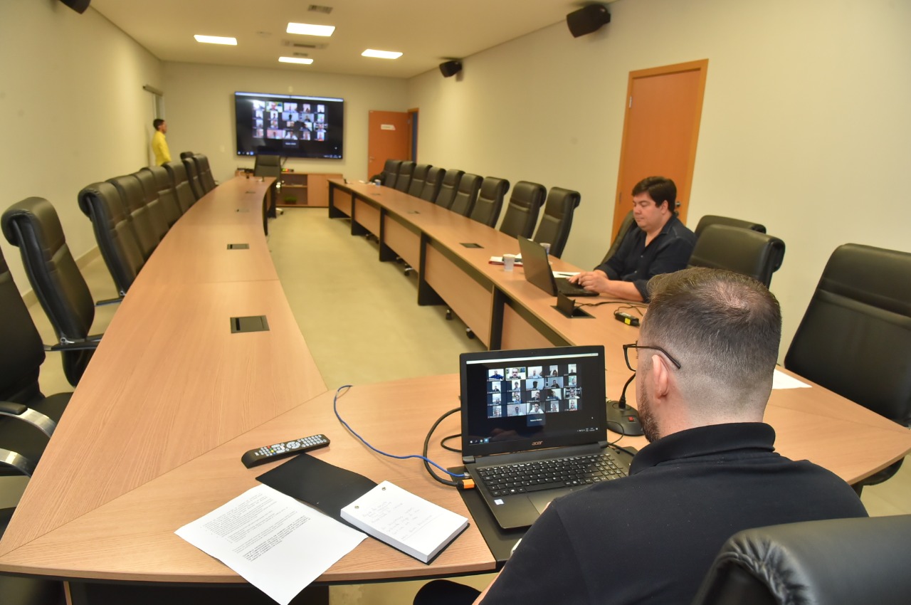 Em videoconferência com secretariado, Gustavo discute novas ações anti-Coronavírus