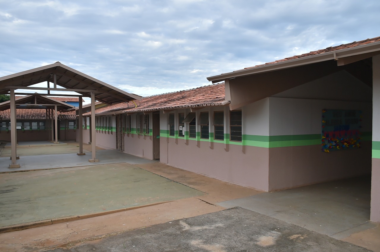 Educação entrega reforma da Escola Municipal Caraíbas