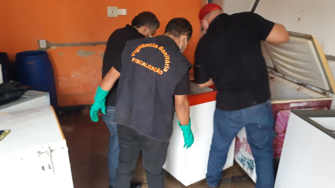 Mais de uma tonelada de carnes vencidas é apreendida em Aparecida