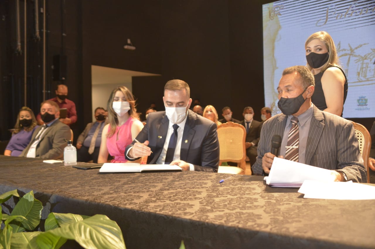 Prefeito Gustavo Mendanha promove reforma administrativa e anuncia novo secretariado