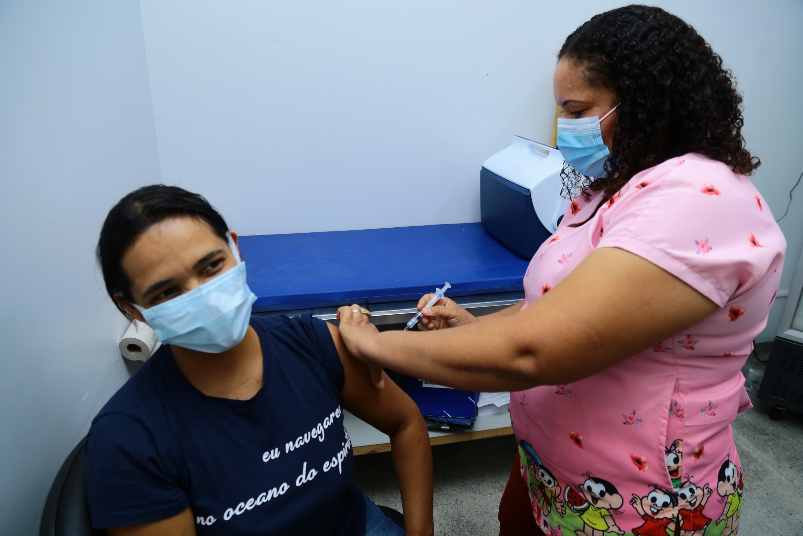 Saúde de Aparecida segue aplicando in loco 2ª dose da vacina em profissionais da linha de frente