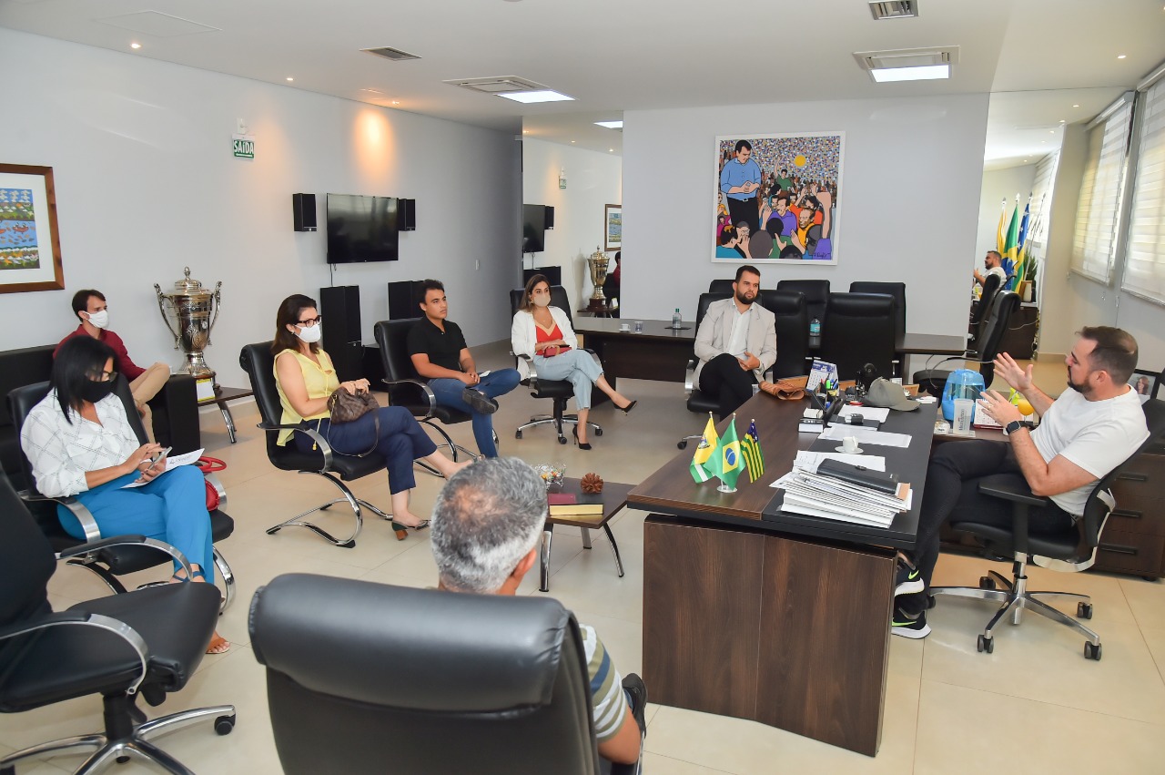 Gustavo Mendanha destaca modelo de governança em Aparecida ao receber visita de prefeitos