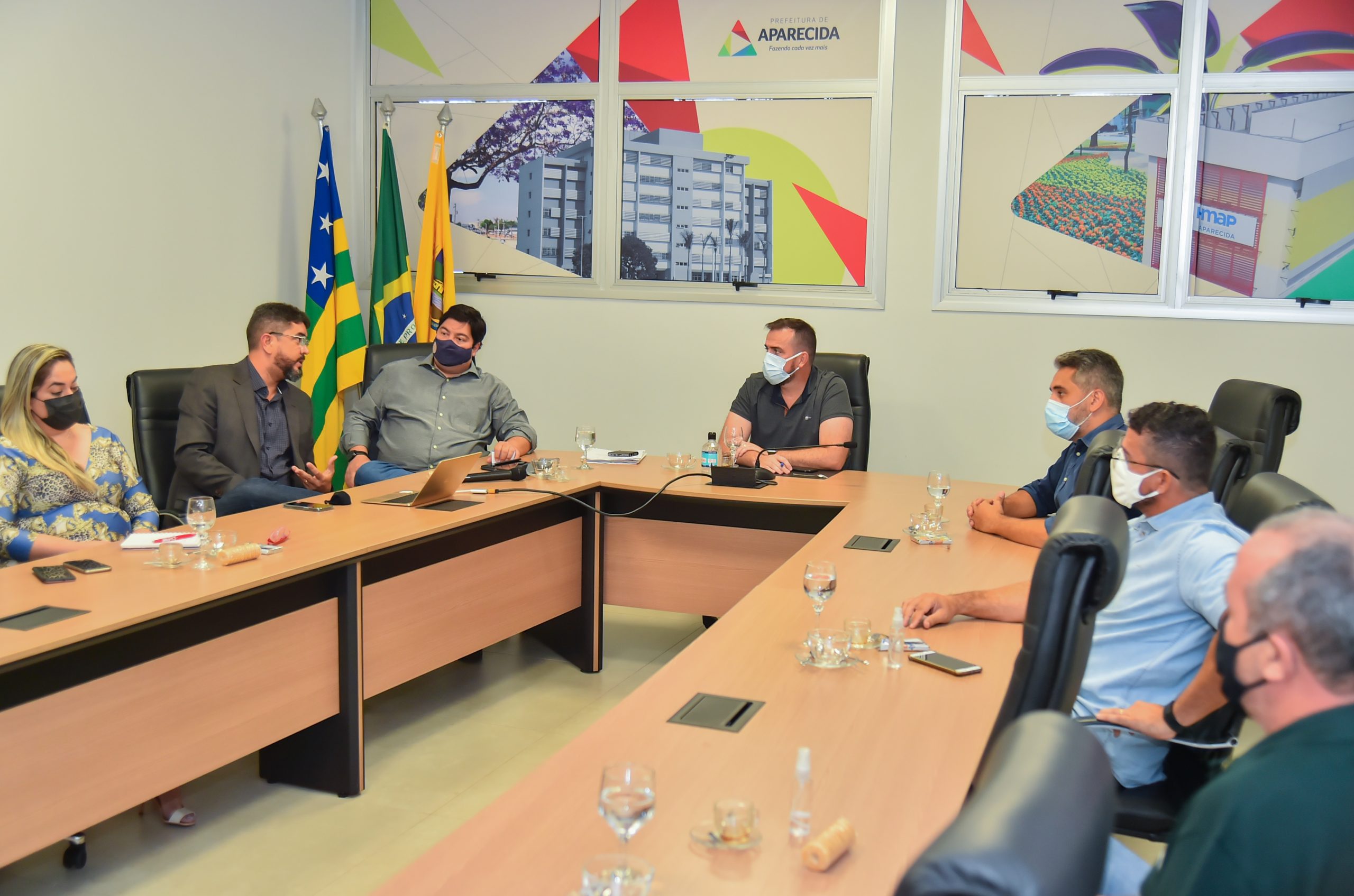 Aparecida avalia implantar sistema de semáforos inteligentes