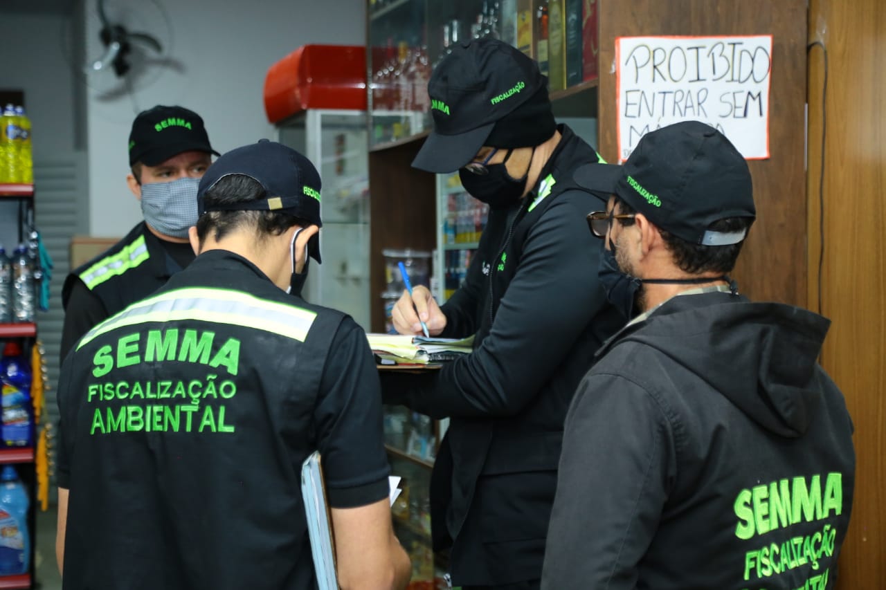 Fiscalização interdita comércios irregulares, apreende carros com som automotivos e encerra festa clandestina em Aparecida