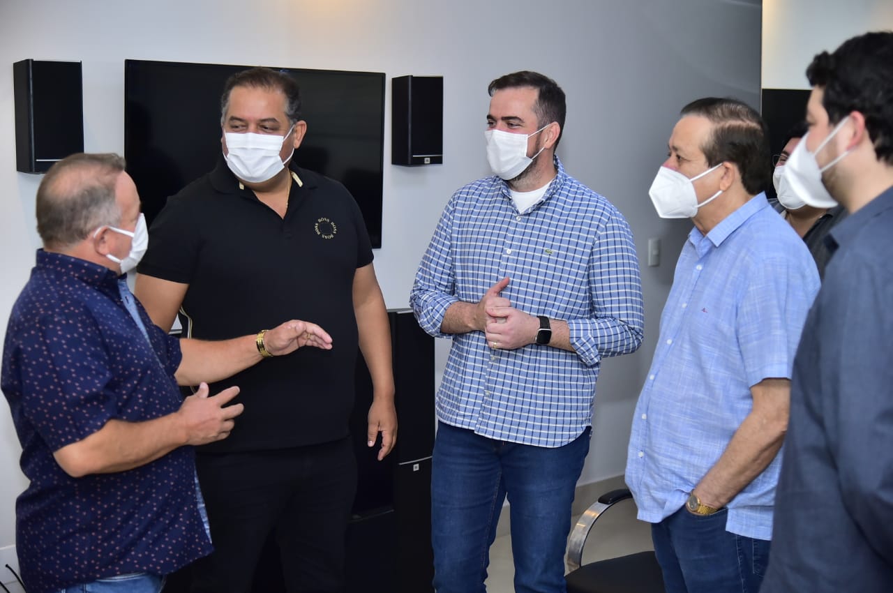 Líder do Governo no Congresso visita Gustavo e assegura defesa de pleitos de Aparecida