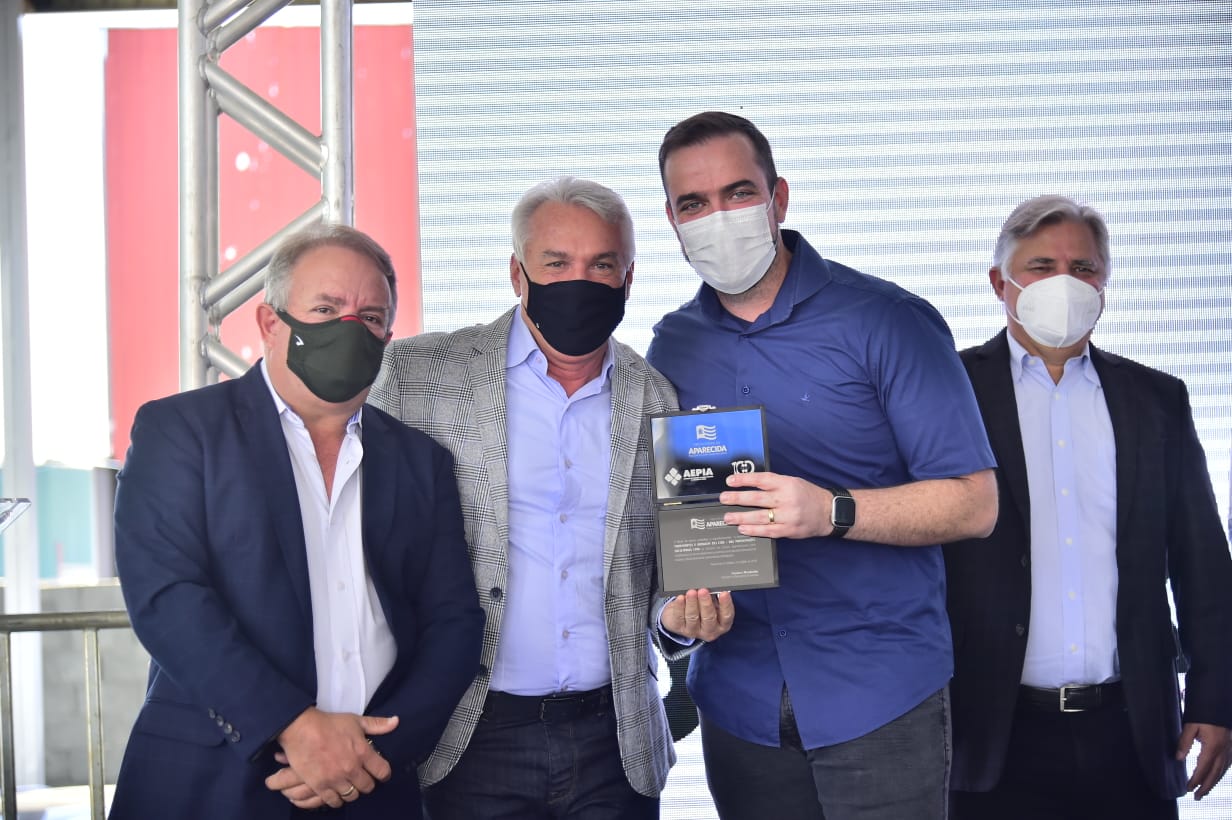 Prefeitura entrega 49 escrituras para empresas do polo industrial de Aparecida