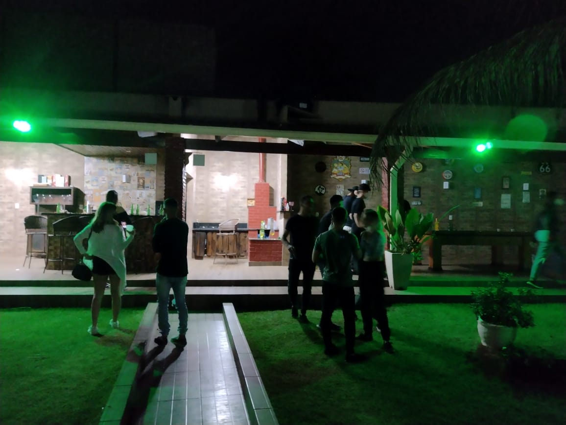 Fiscalização encerra festa e multa 116 pessoas sem máscara
