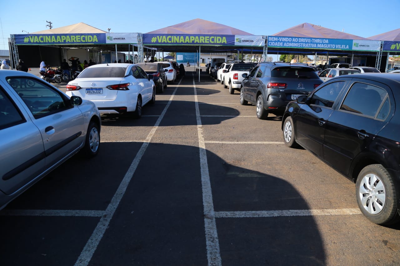 População acima de 30 anos segue sendo vacinada em Aparecida nesta segunda, 2