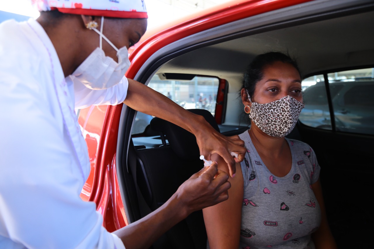 Um a cada cinco moradores acima de 18 anos já está totalmente imunizado em Aparecida