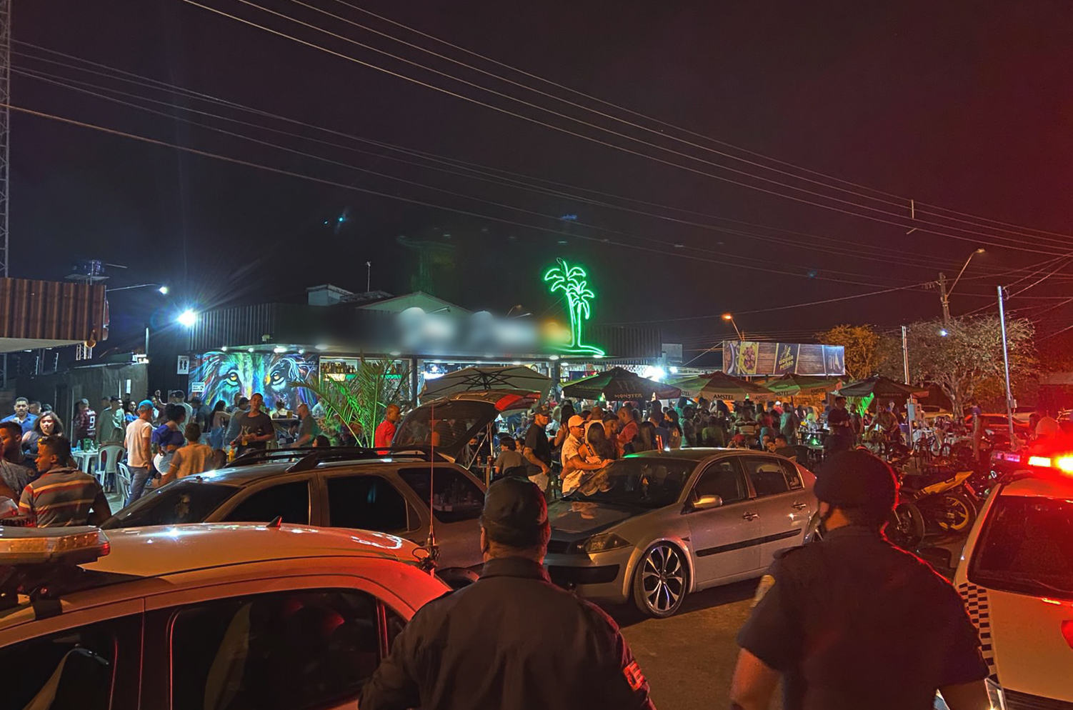 Fiscais de Aparecida interditam bares por aglomeração nesta madrugada