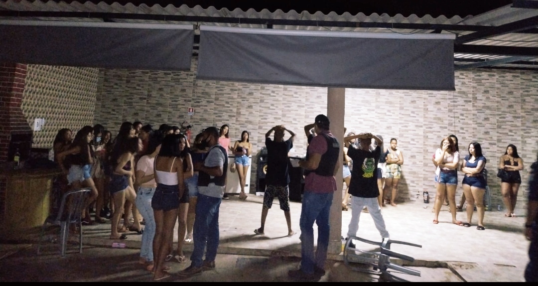 Fiscalização interrompe festa com mais de 250 pessoas em Aparecida