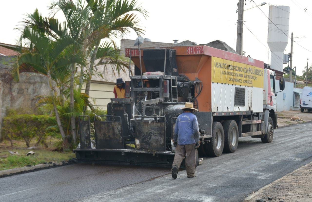 Seinfra segue recapeando bairros na Região Central de Aparecida