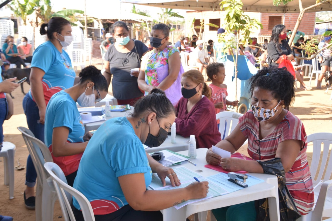 Prefeitura de Aparecida leva benefícios e serviços para famílias da ocupação Alto da Boa Vista