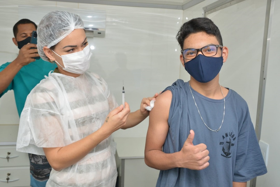 Aparecida amplia imunização contra Covid para adolescentes acima de 15 anos e reforça vacinação itinerante