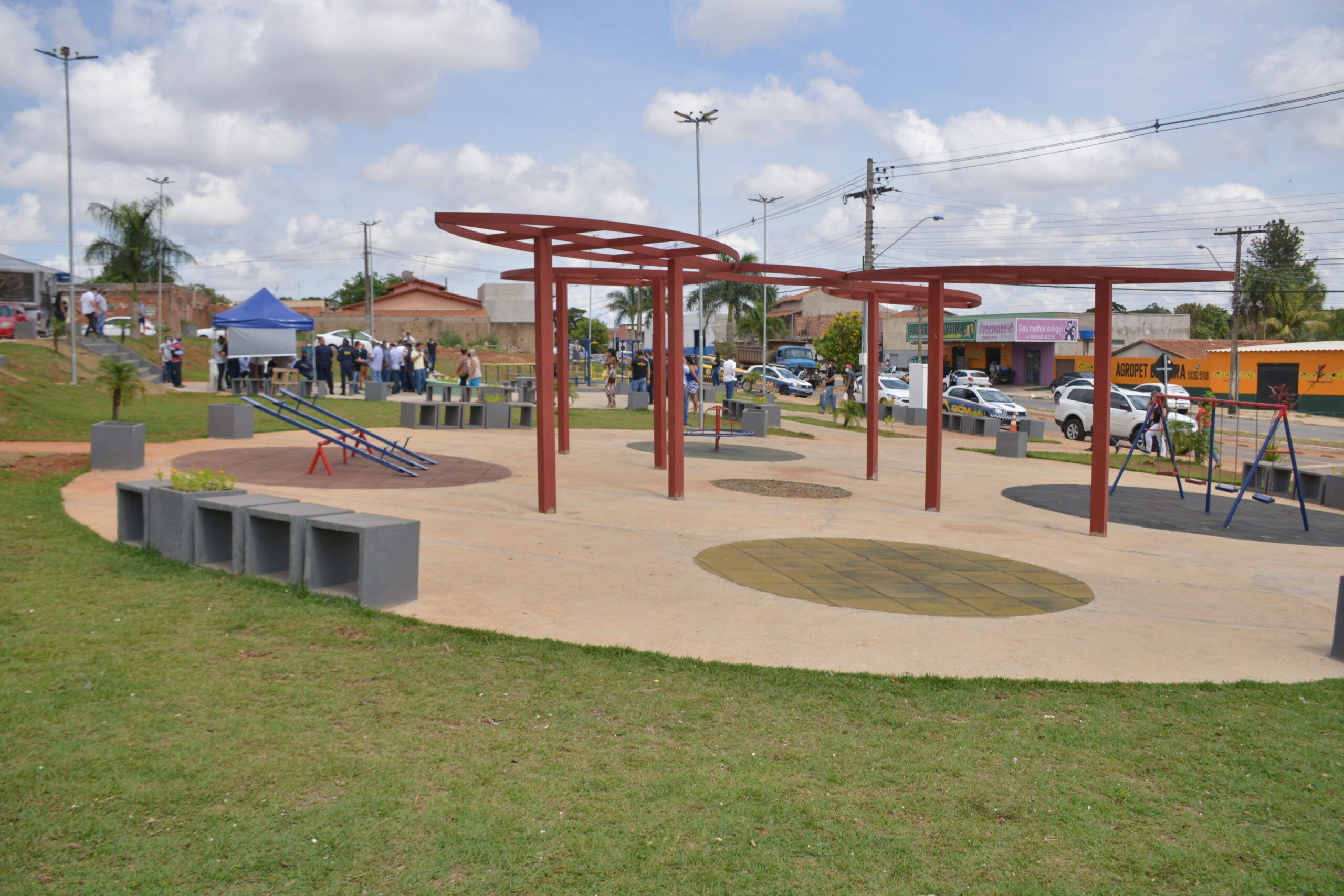 Prefeitura faz série de inaugurações e chega a 125 novas praças em Aparecida