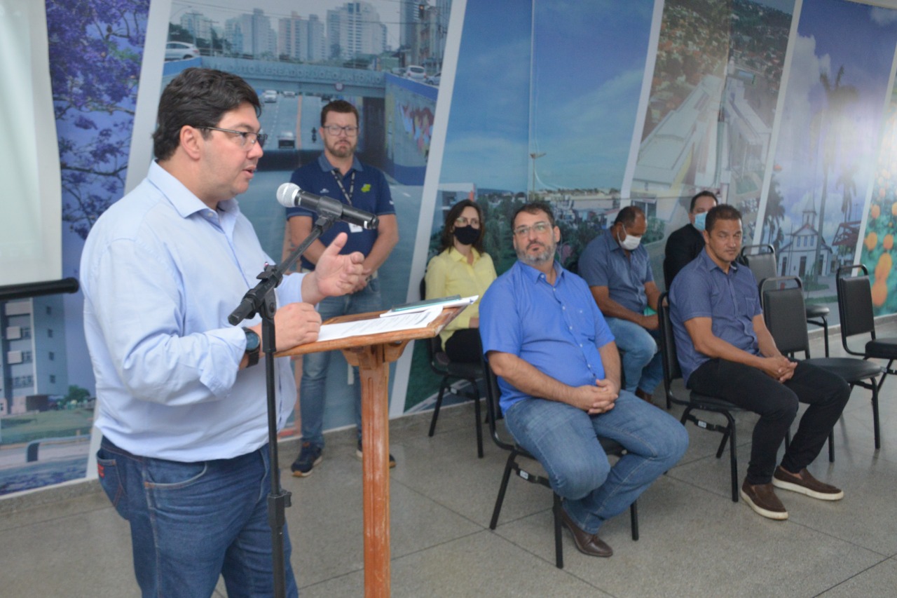 Projeto para instalação de usinas de energia solar é apresentado durante audiência pública