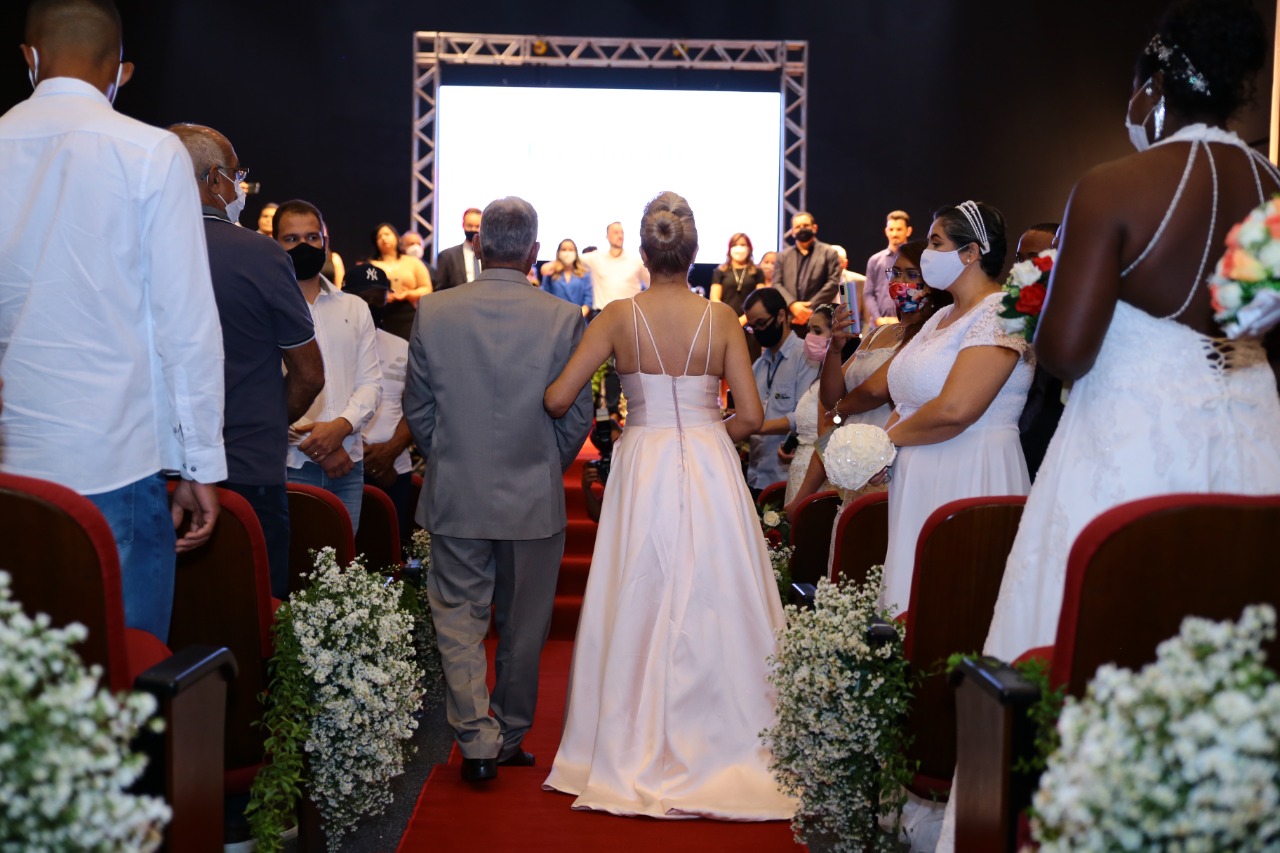 Centenas de casais dizem sim na 5ª edição do Casamento Comunitário de Aparecida
