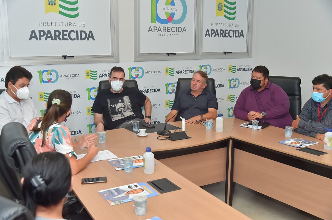 Prefeitura de Aparecida analisa ações para valorização dos servidores da Educação e Saúde