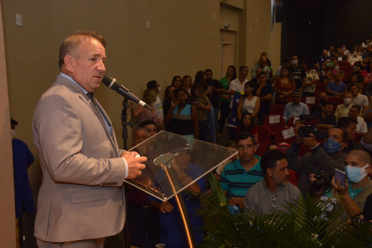 Vilmar Mariano toma posse como prefeito de Aparecida de Goiânia
