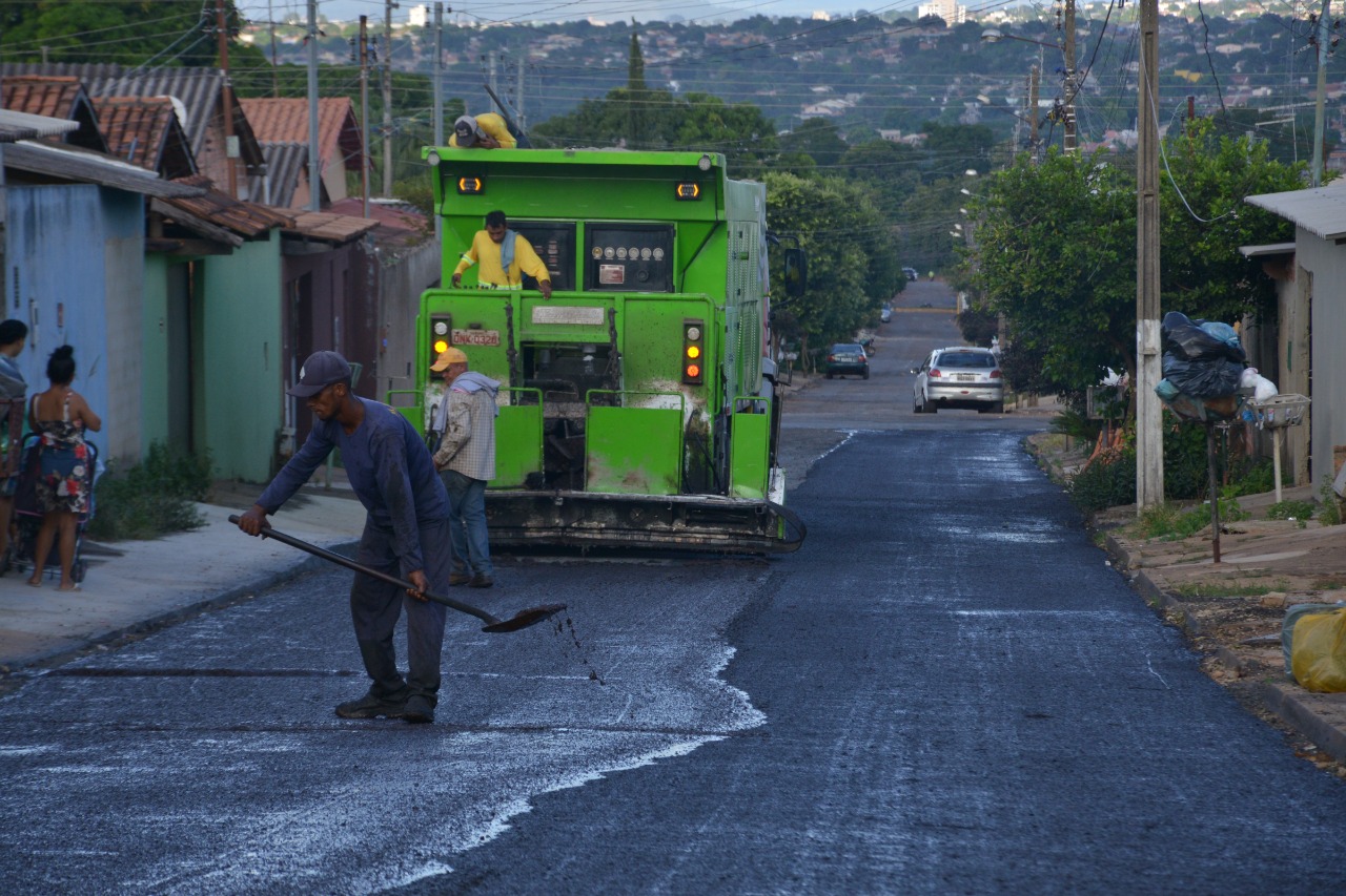 Prefeitura intensifica infraestrutura e limpeza urbana para o Jardim Tiradentes