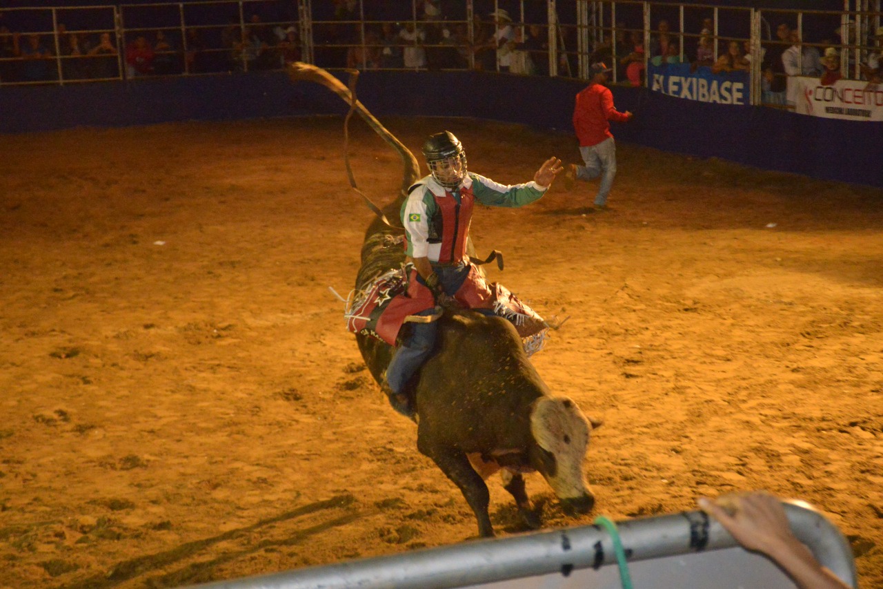 Saia Rodada e montaria em touros são atrações do “Aparecida é Show” nesta sexta,6