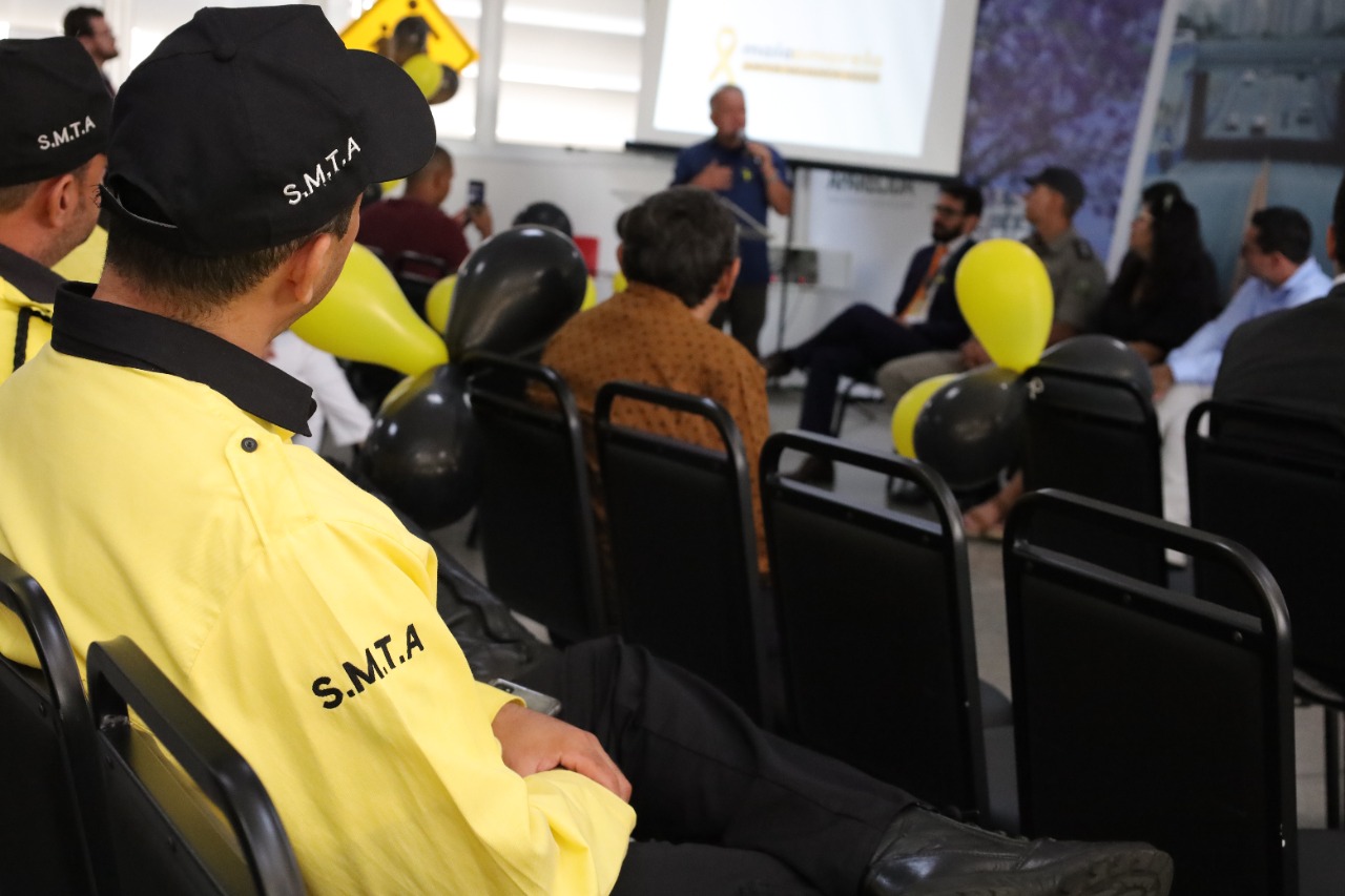 Campanha “Maio Amarelo” conscientiza motoristas e pedestres em Aparecida