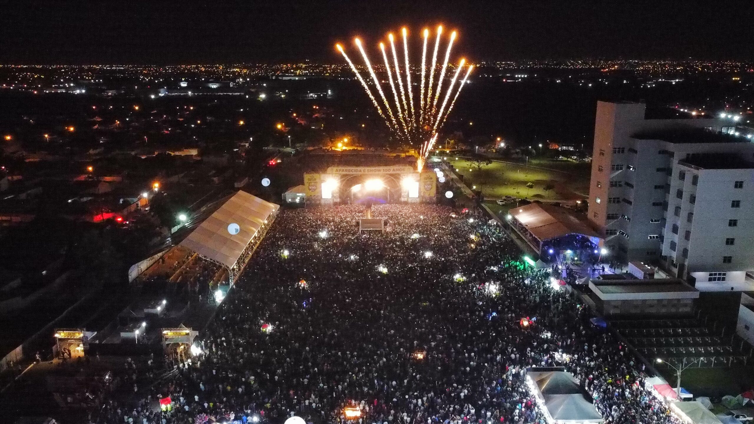 Piseiro de Zé Vaqueiro reúne 55 mil pessoas no Aparecida é Show