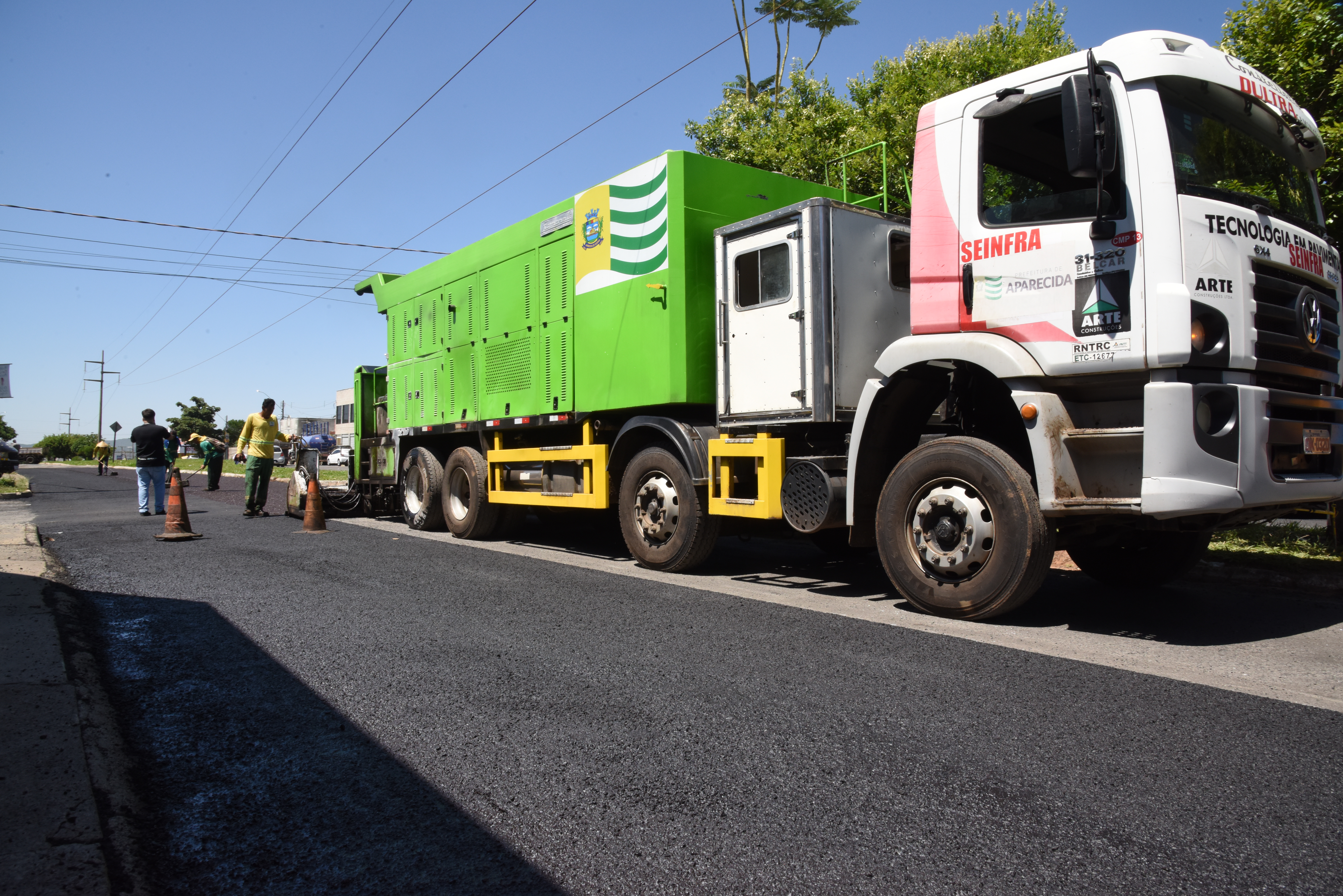 Seinfra realiza recapeamento da Avenida V-5 no Setor Cidade Vera Cruz