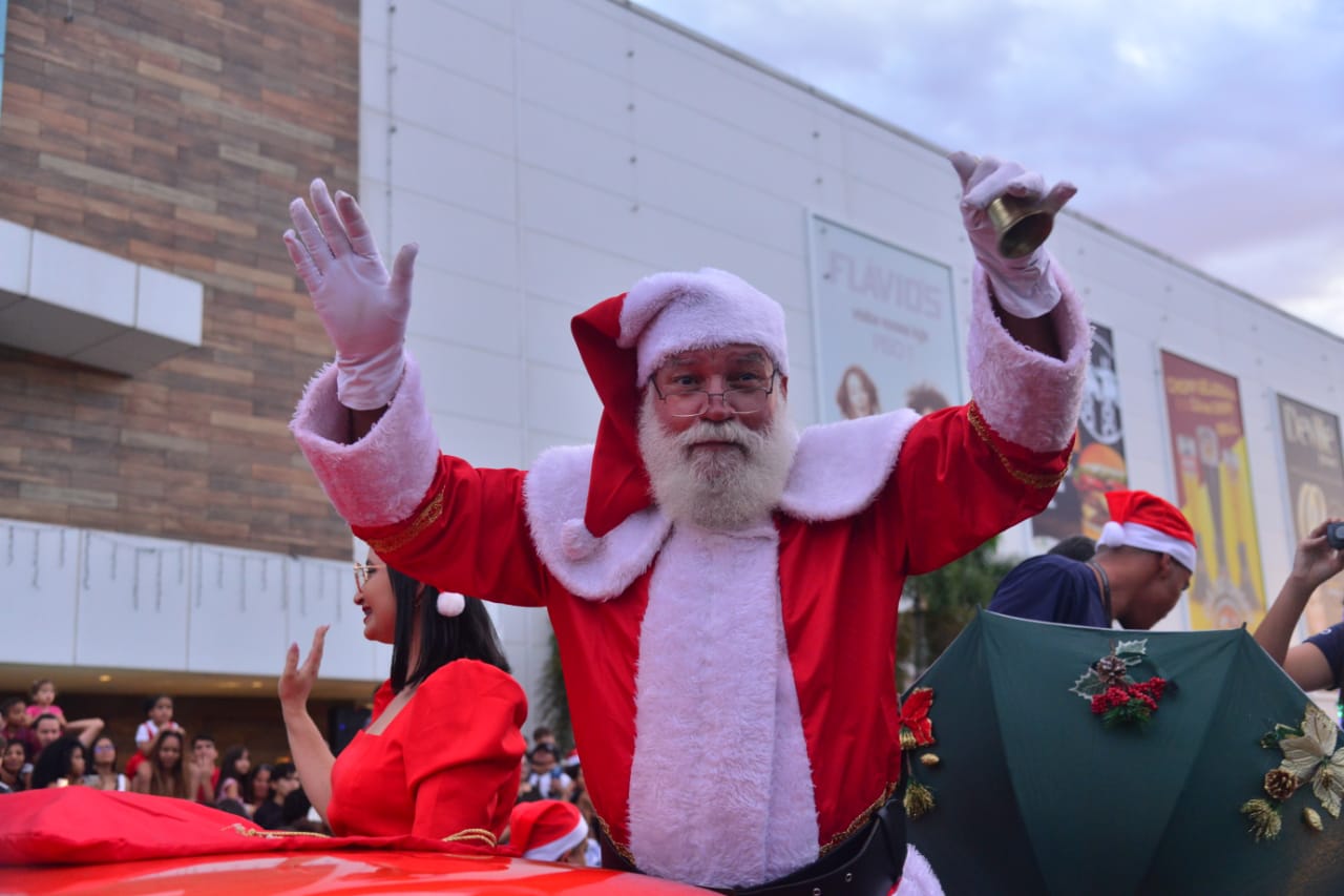 Papai Noel desembarca em Aparecida em tarde repleta de magia