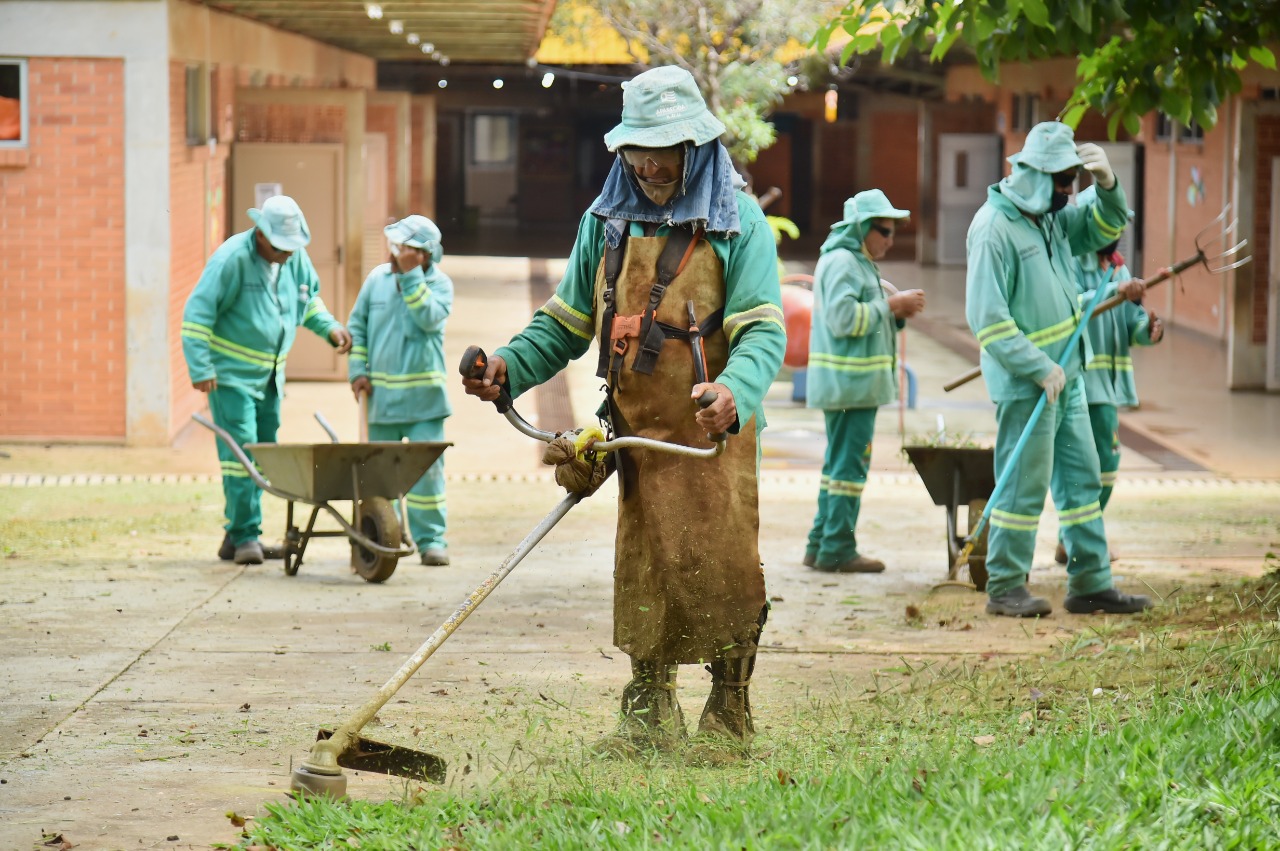 Força-tarefa realiza limpeza em escolas e CMEIs