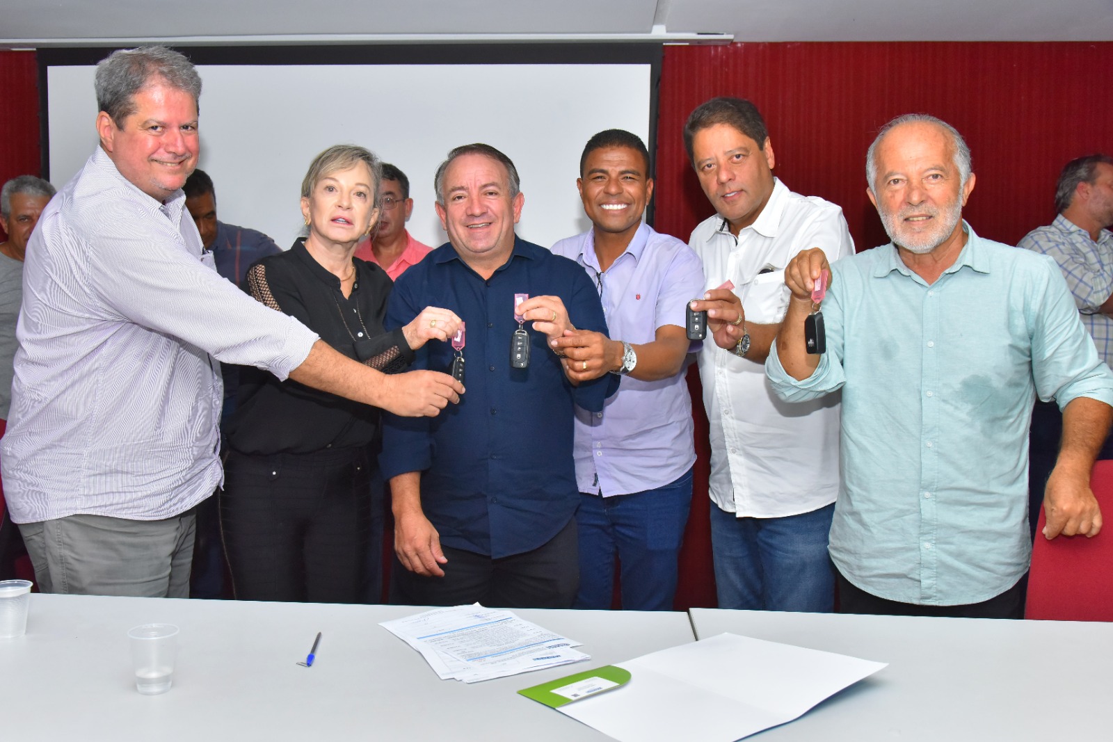 <strong>Aparecida recebe quatro veículos zero quilômetro</strong>
