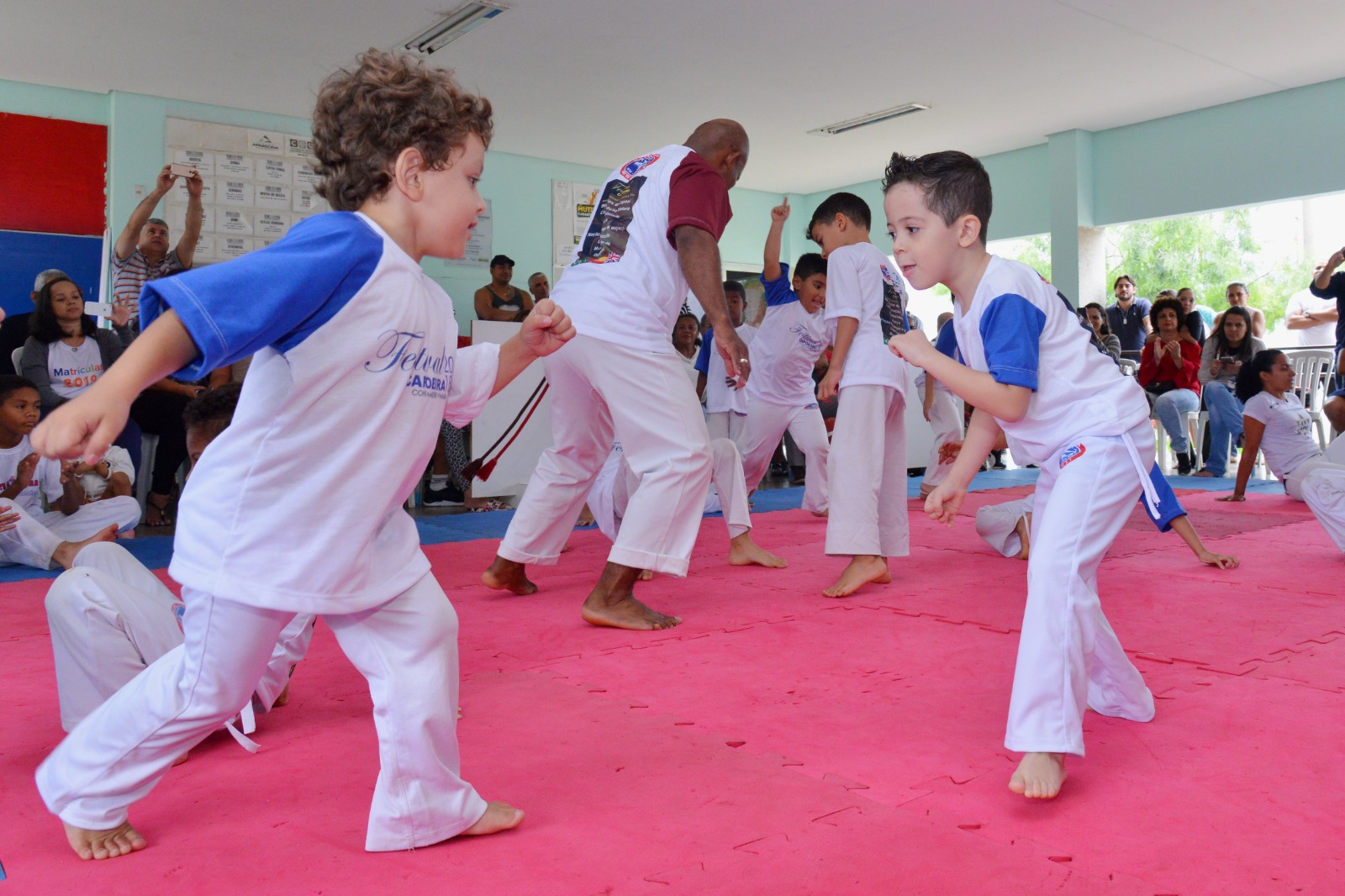 CEU das Artes oferece aulas de capoeira para 150 crianças e adolescentes