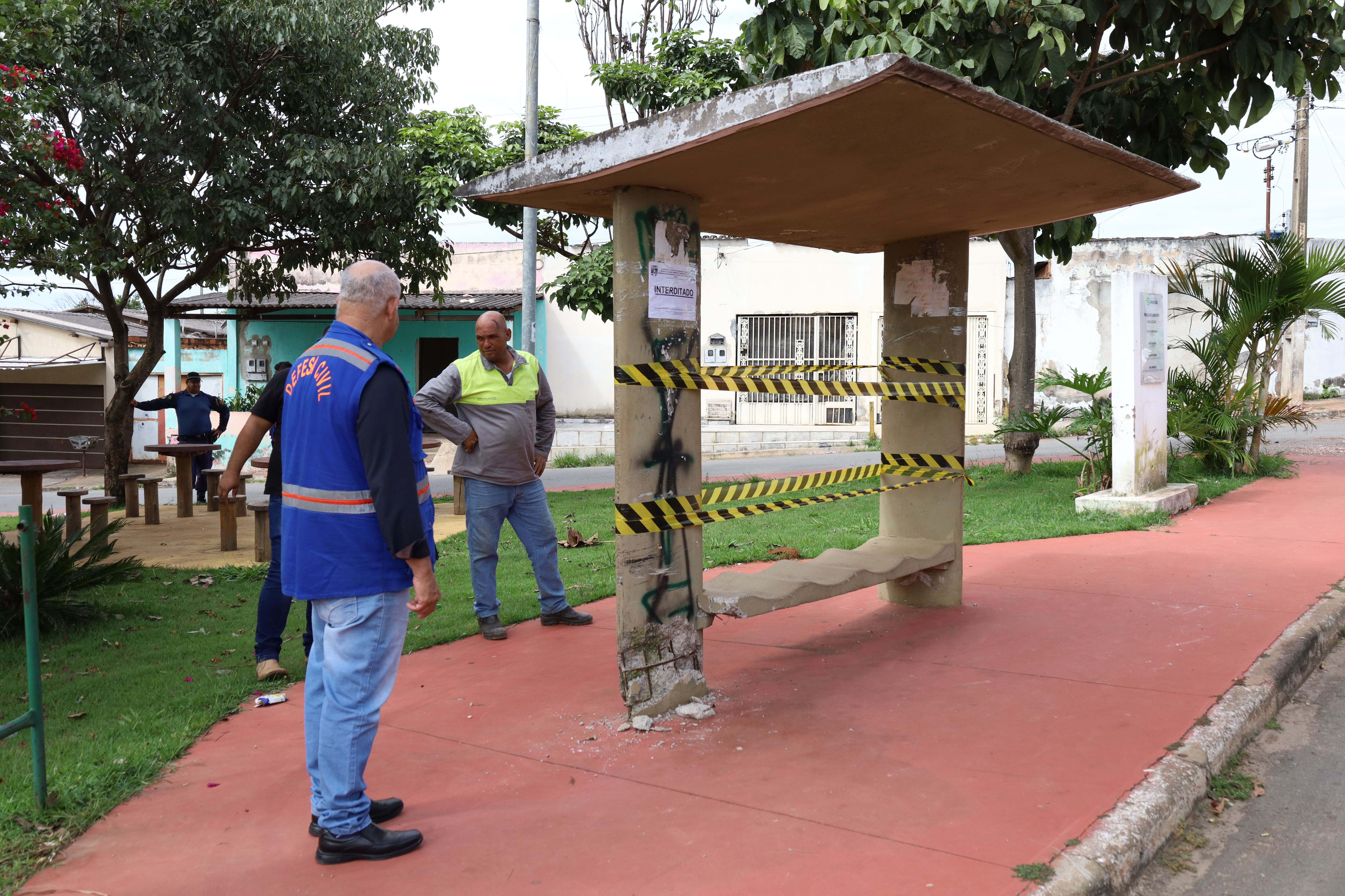 Defesa Civil divulga canal para informar abrigos de ônibus danificados