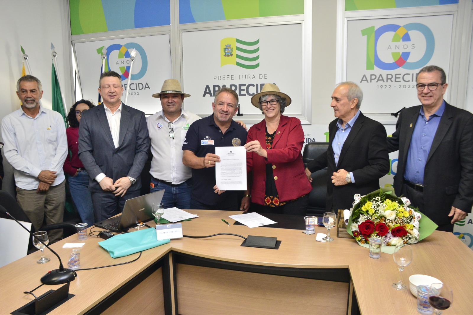 Prefeito Vilmar Mariano assina termo de permissão para Agrobusiness Show