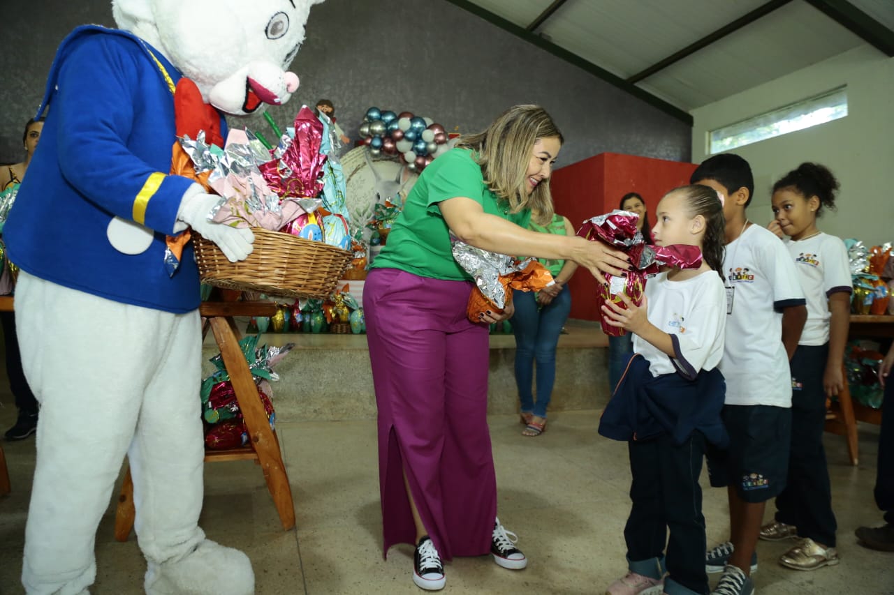 Assistência Social entrega Ovos de Páscoa para crianças cadastradas nos projetos da secretaria