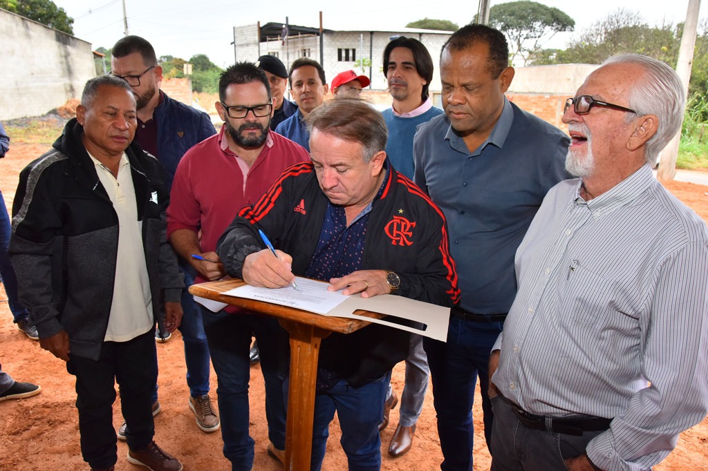 Vilmar Mariano lança obra que vai interligar Jardim Ipanema ao Polo Goiás