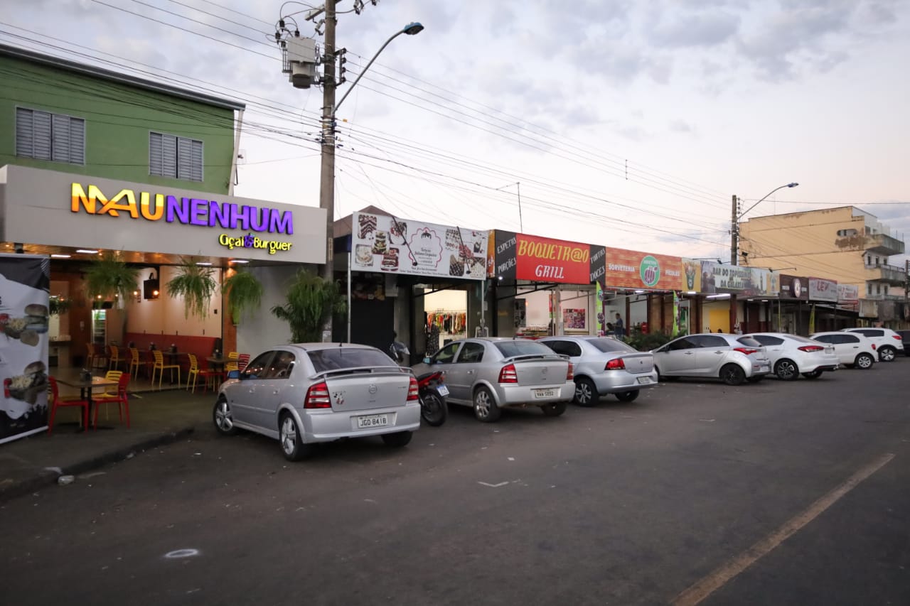 Prefeito se reúne com comerciantes para viabilizar polo gastronômico de Aparecida