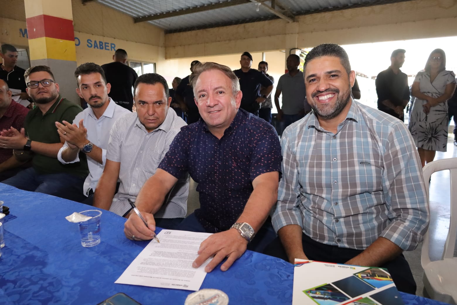 Prefeito Vilmar Mariano assina Ordem de Serviços de reforma da Escola Municipal João Cândido