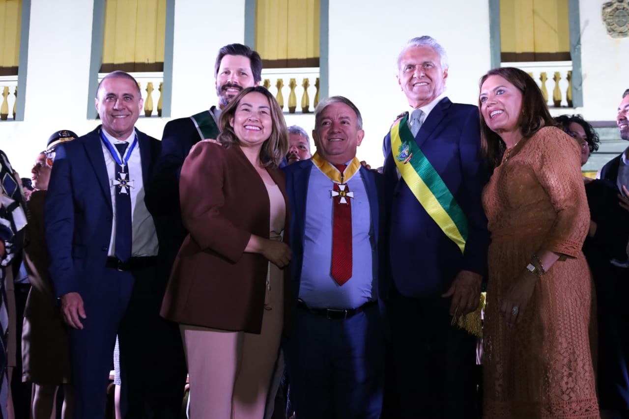 Ronaldo Caiado concede ao prefeito Vilmar Mariano título por serviços prestados a Goiás