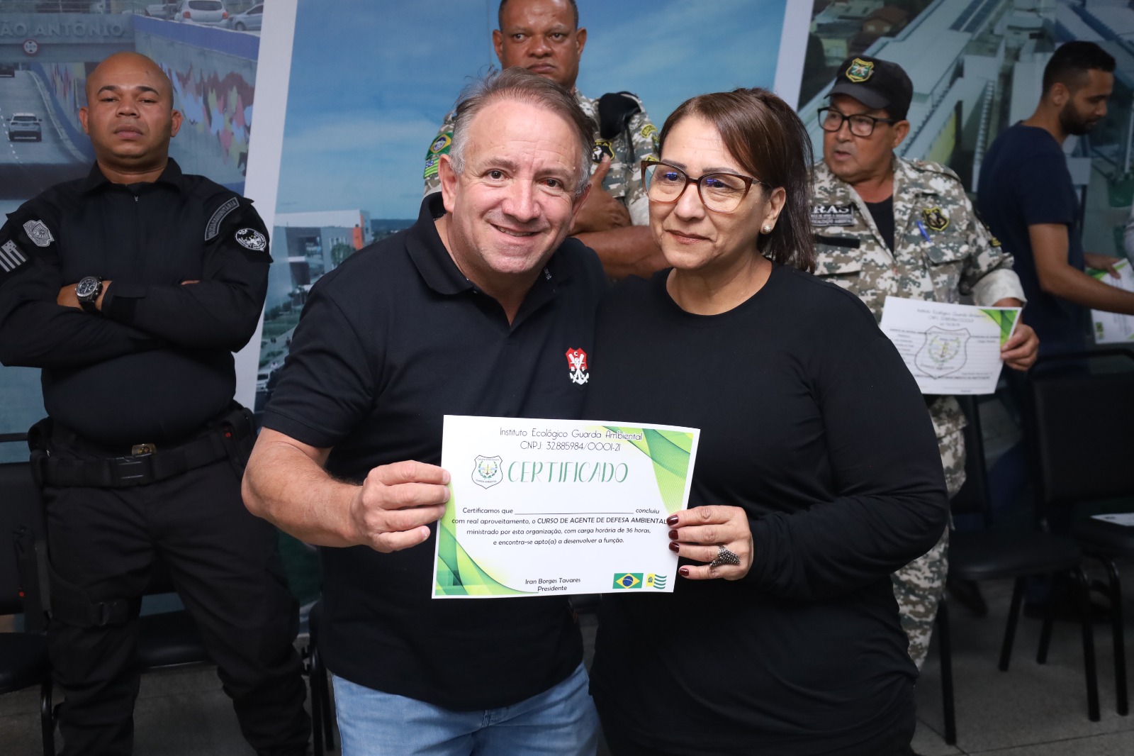 Prefeito Vilmar realiza entrega de certificados aos formandos do curso de Agente Ambiental