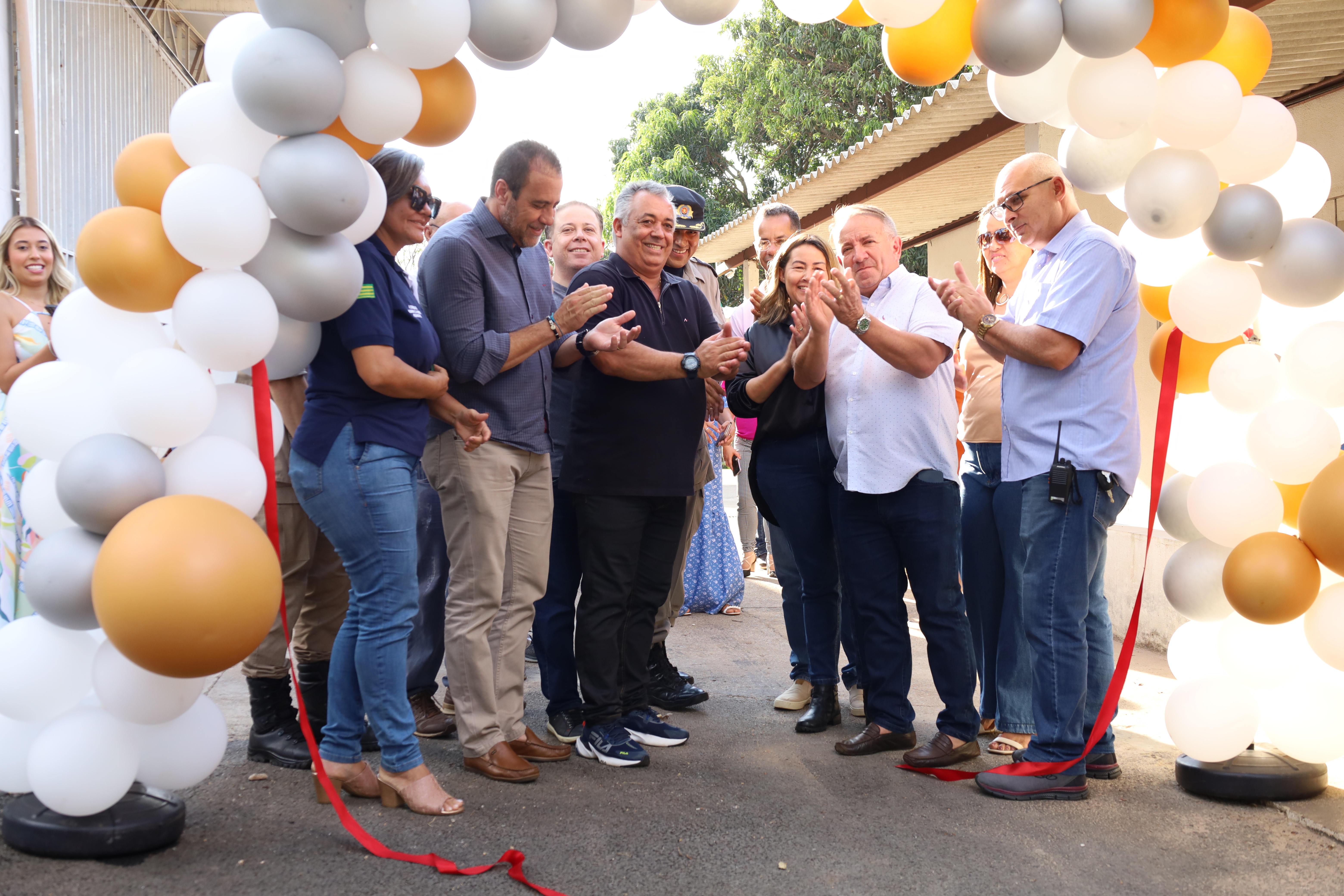 Seinfra pavimenta área interna do Abrigo Comendador Walmor