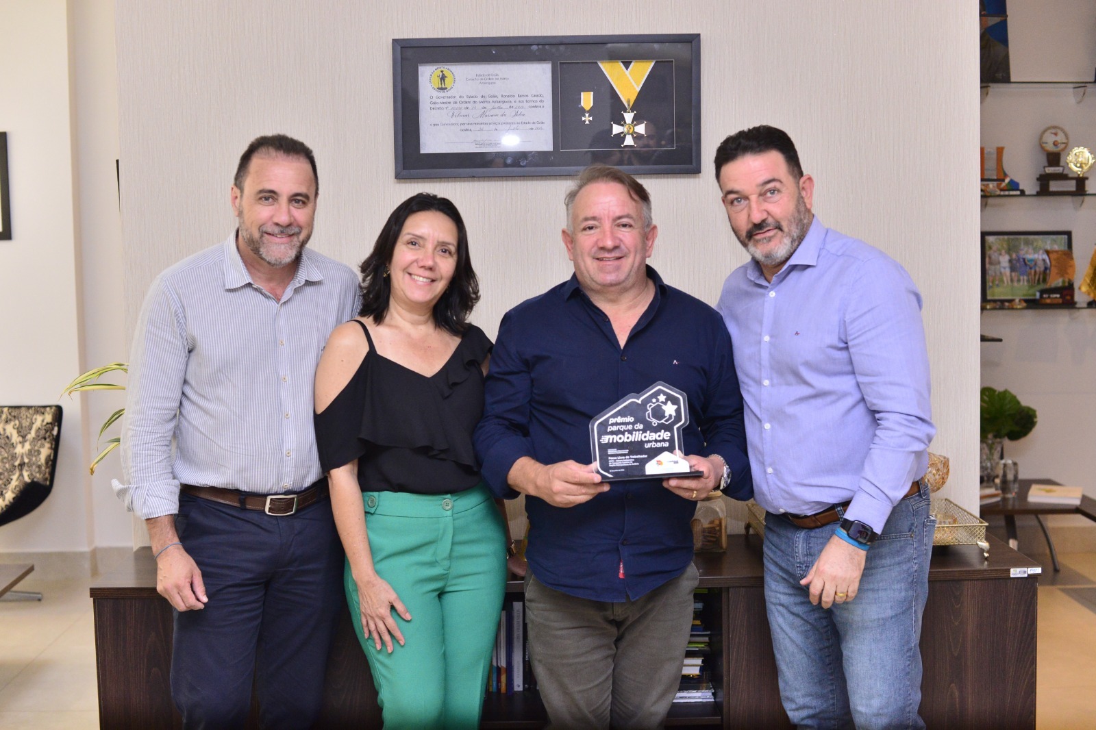 Vilmar Mariano recebe prêmio por investimento no transporte público