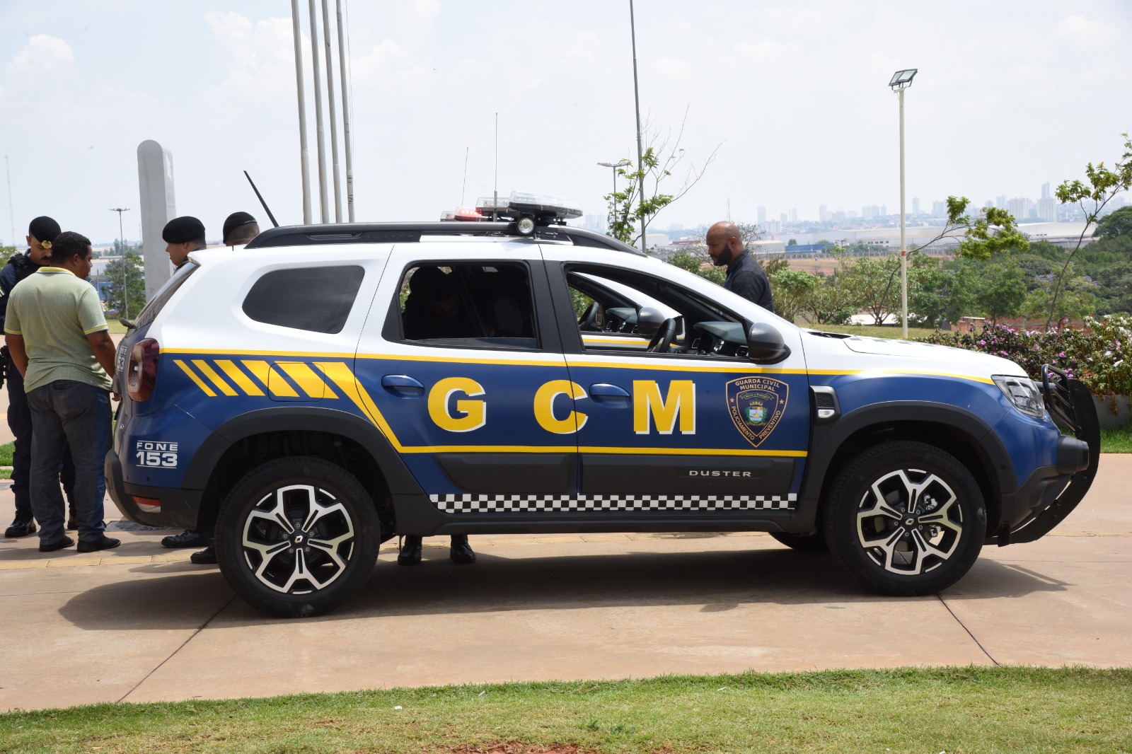 Vilmar entrega novas viaturas à GCM e anuncia pacote de valorização da corporação