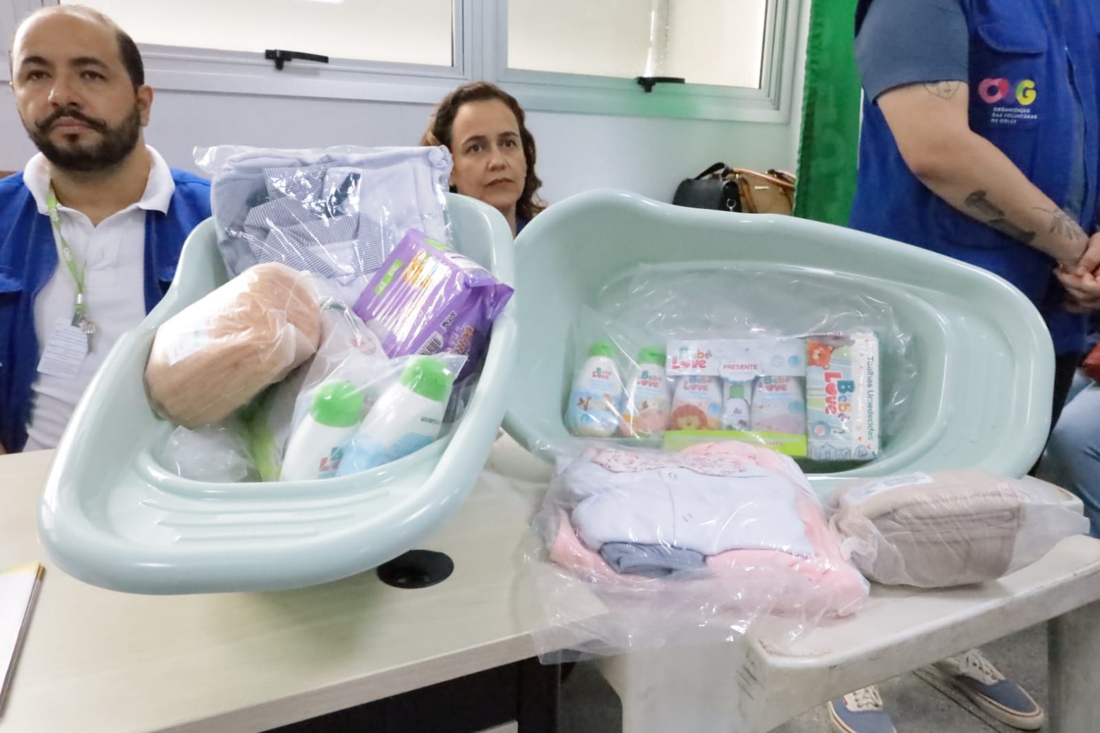 Aparecida e Governo de Goiás entregam mais de 100 cartões do programa Goiás por Elas