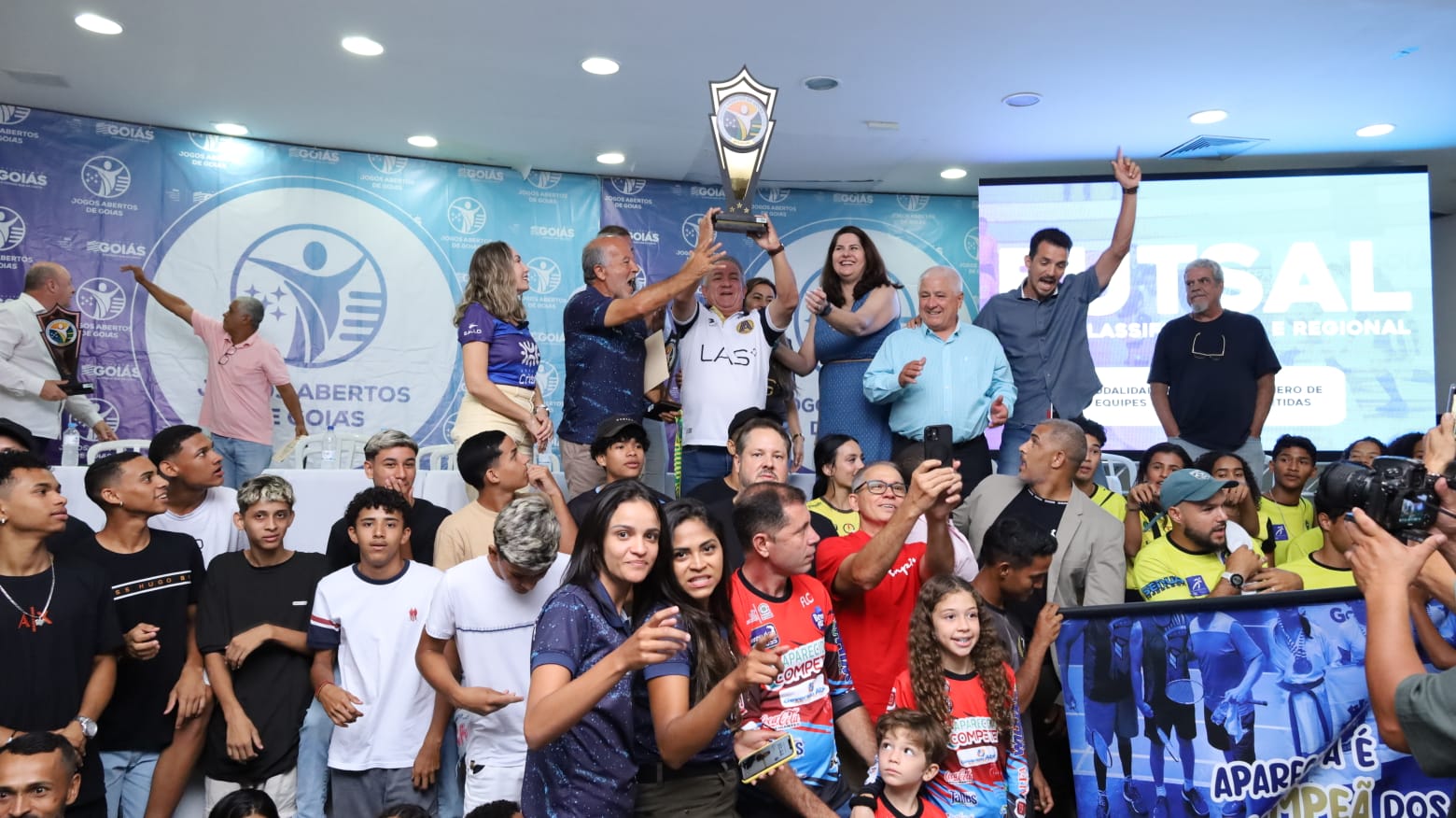 Aparecida recebe premiação pelo tetra nos Jogos Abertos de Goiás