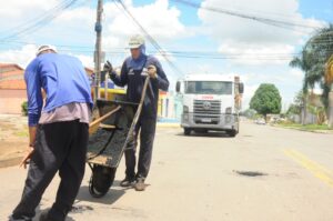 Aparecida de Goiânia reforça serviço de tapa-buraco