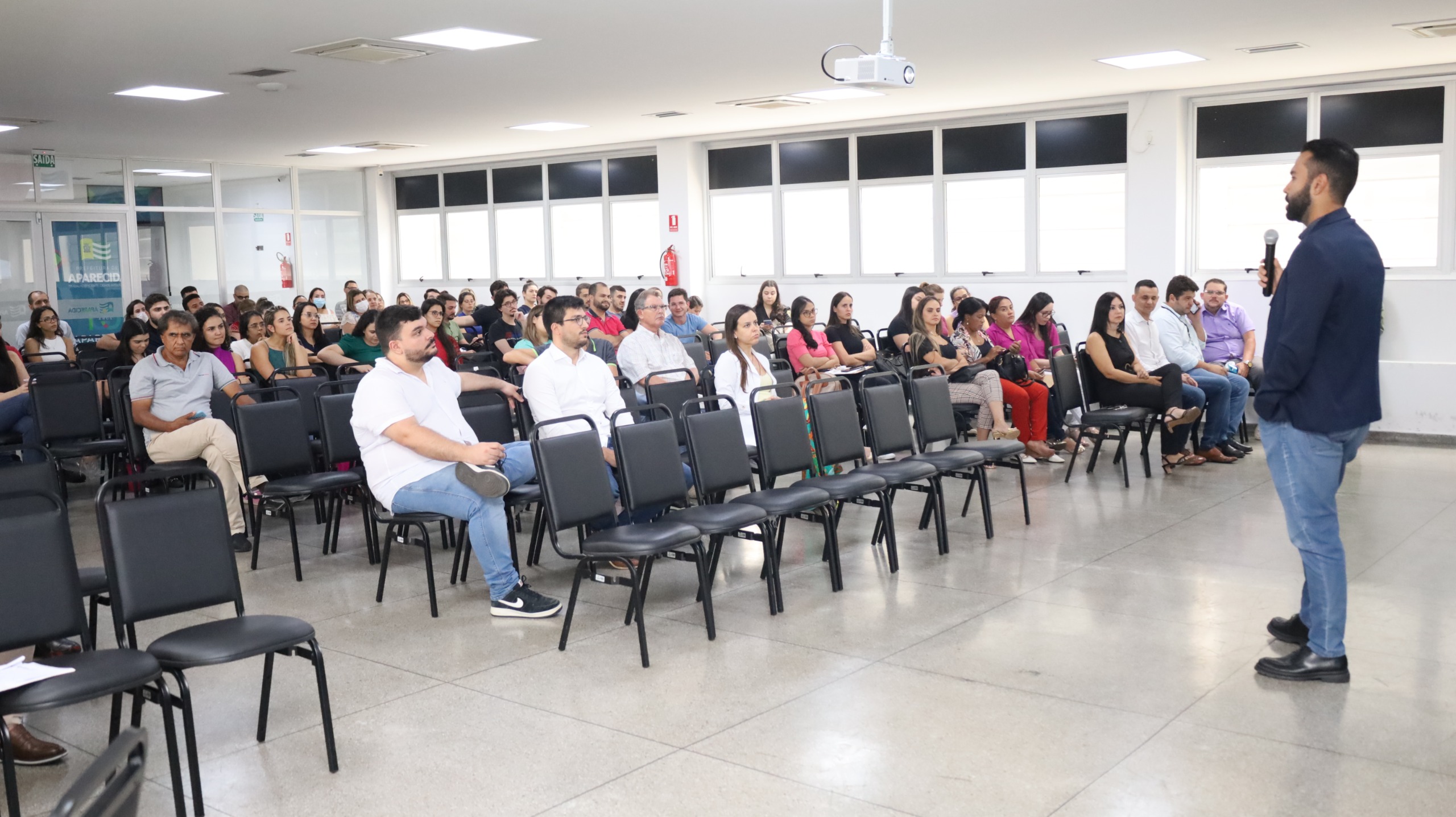 Saúde de Aparecida promove atualização para médicos sobre dengue