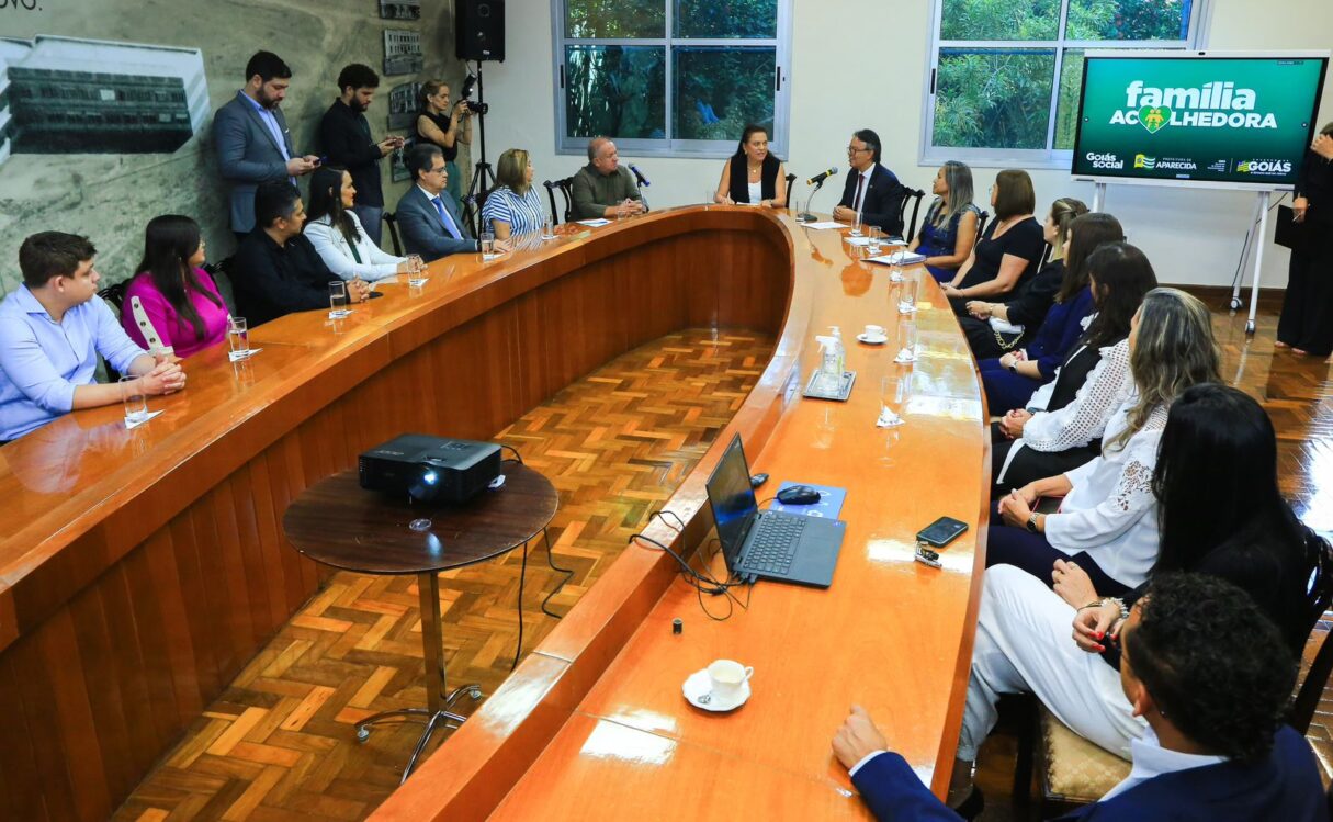 Servidores de Aparecida de Goiânia participam de oficina do programa Família Acolhedora